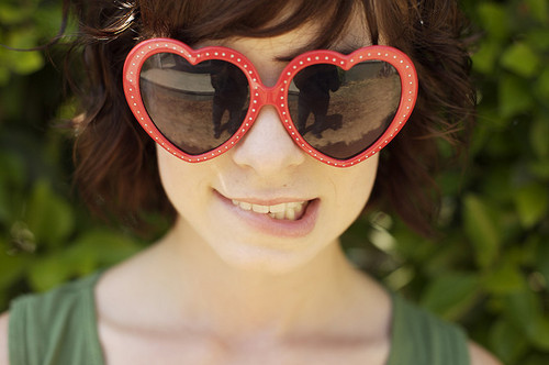 girl-happiness-hearts-love-sunglasses-Favim.com-61179