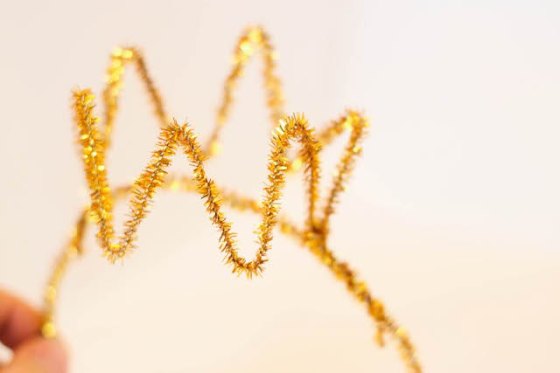 DIY_Pipe-cleaner_crown_3