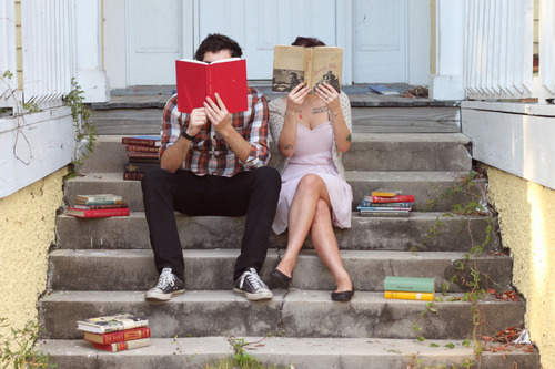 couple-reading