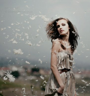 blonde-fashion-feathers-girl-lady-Favim.com-220766